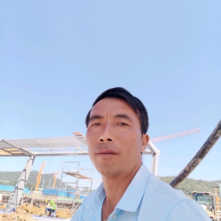 张师专门辅贴砖和石财、有的老板连系、