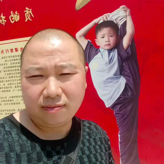 烤鱼。烧烤。炒饭。都有。