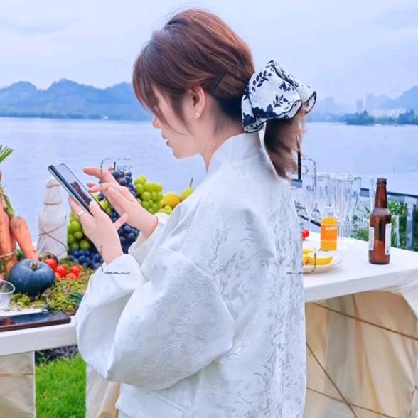 Hello小姐姐