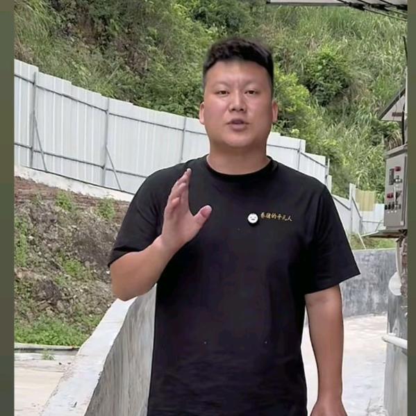 养猪的平凡人养出不平凡的猪