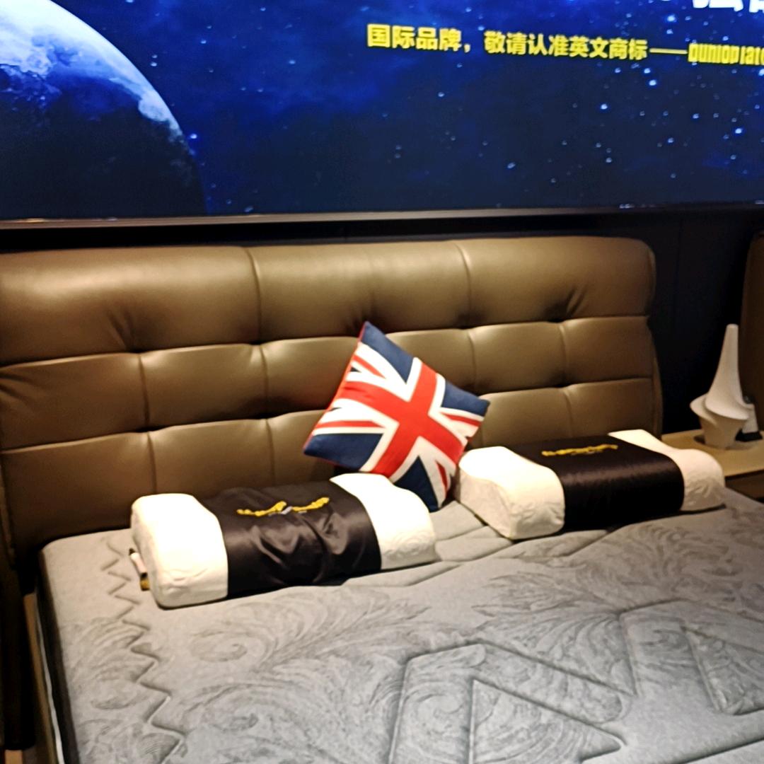 邓禄普床，床垫，沙发，茶几，餐桌