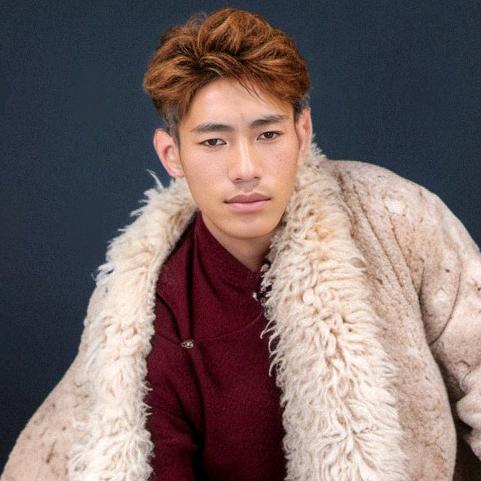 世界的旁观者。