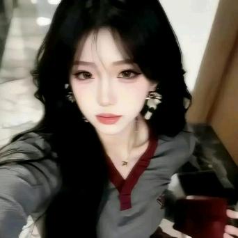 美女吃不饱