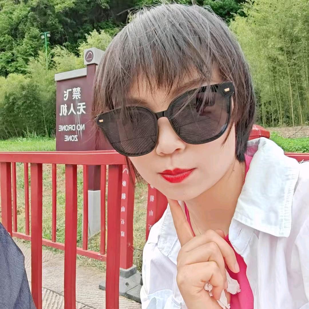 宋万荣润泽美妆