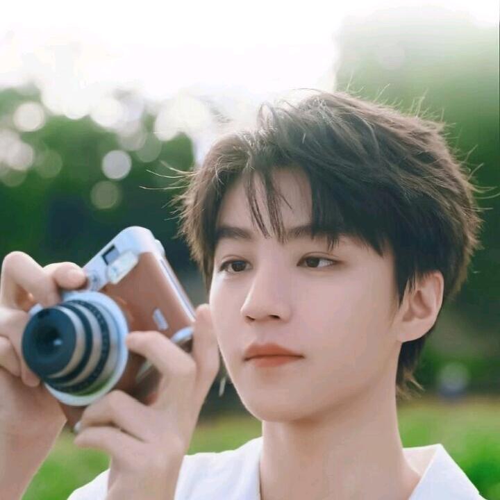 葡萄汽水（见过太原鸟巢王源版）