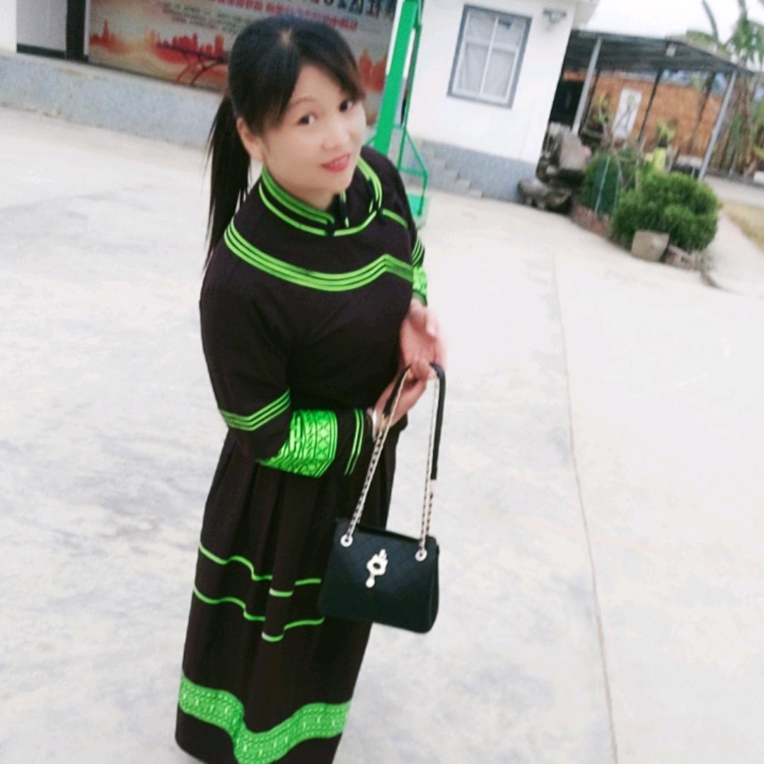 伊人丽影民族服装
