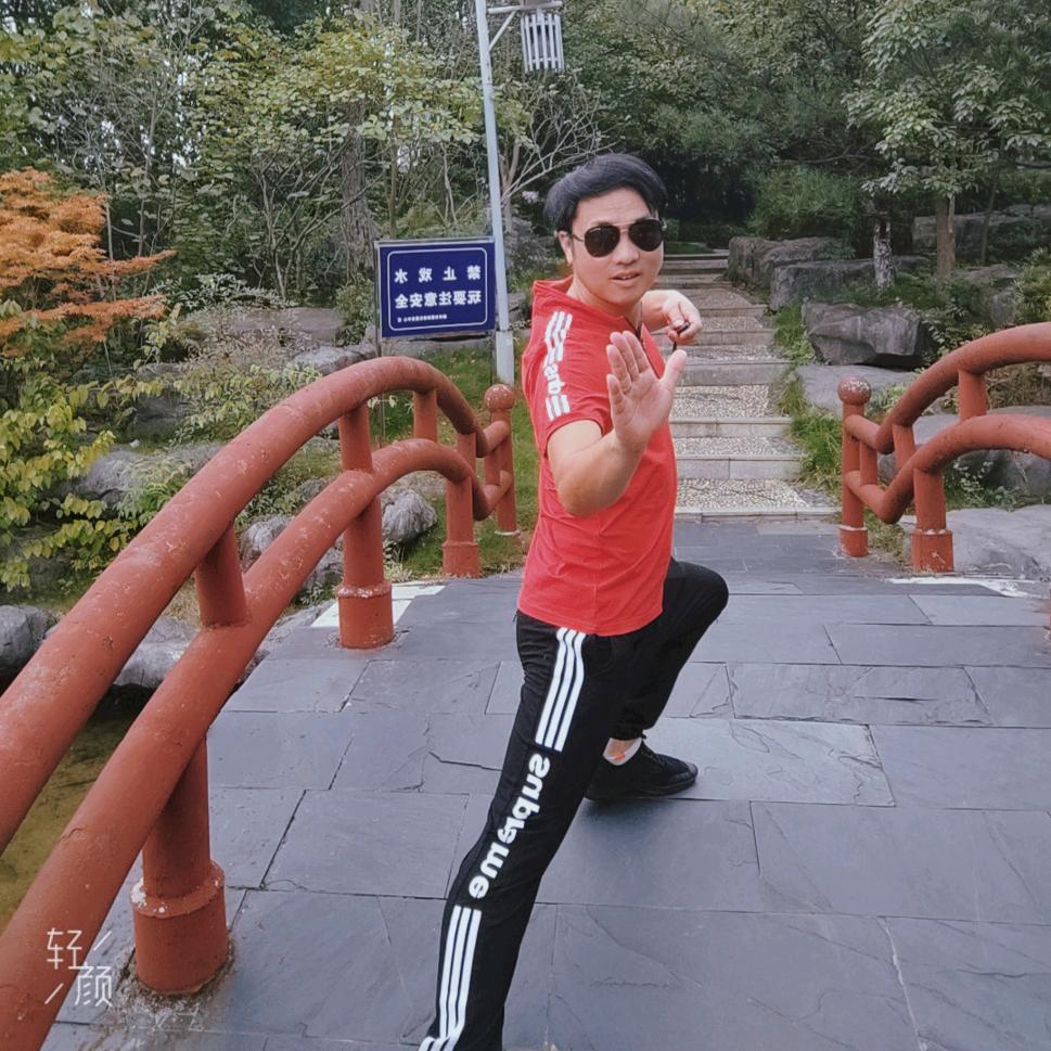 三哥，爱唱歌的农村人
