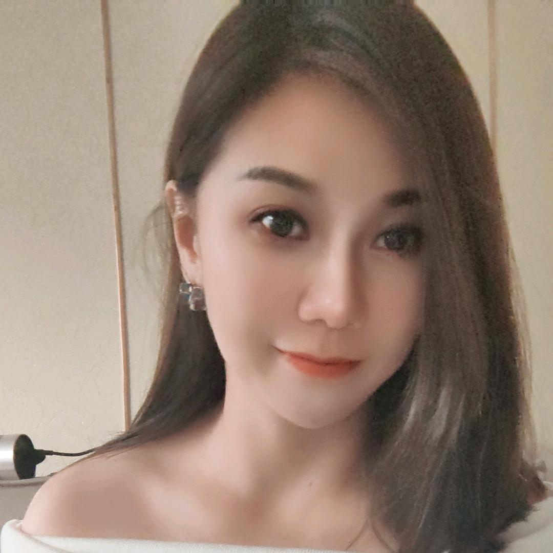 墨墨爱喝红酒