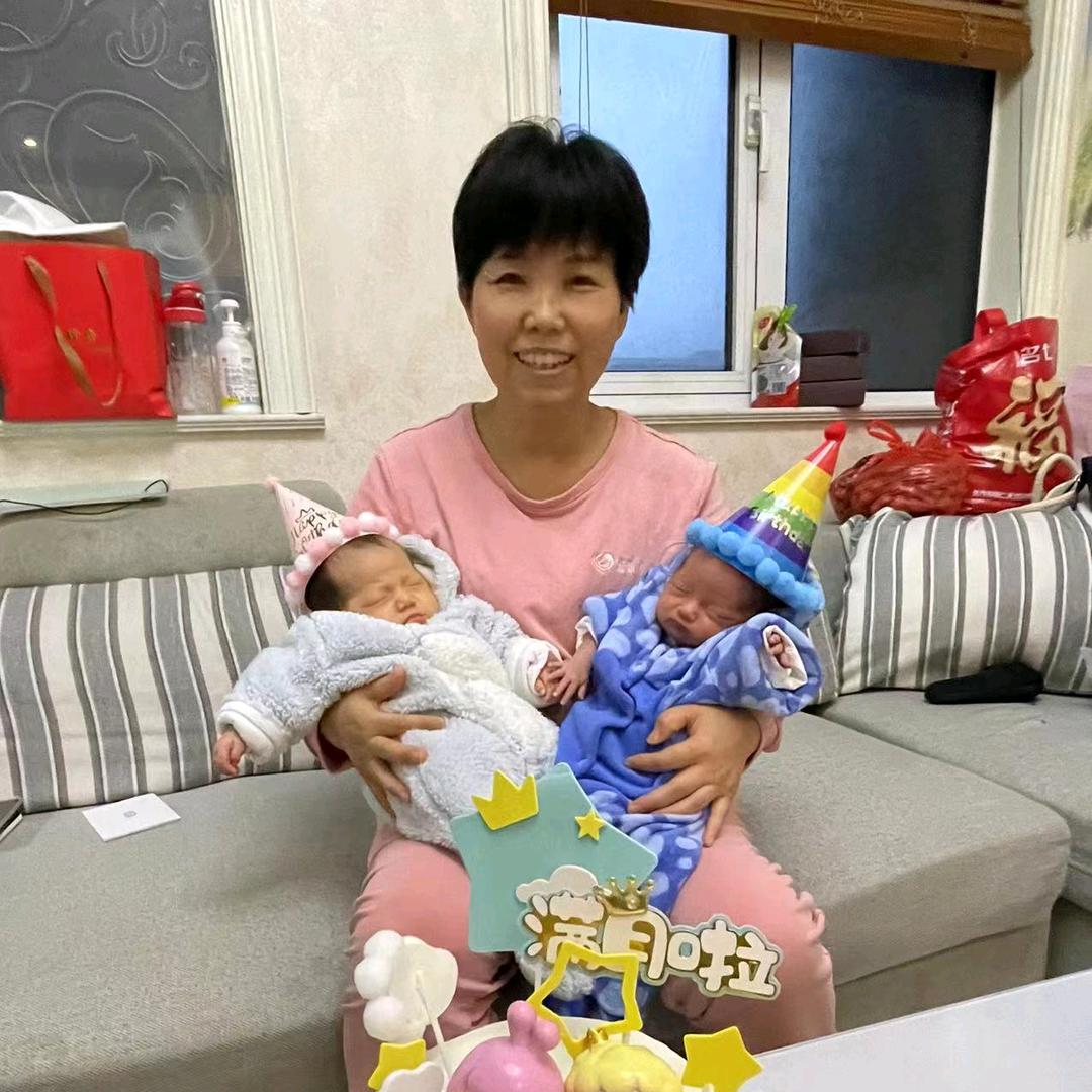 辛勤三十日，母瘦雏渐肥