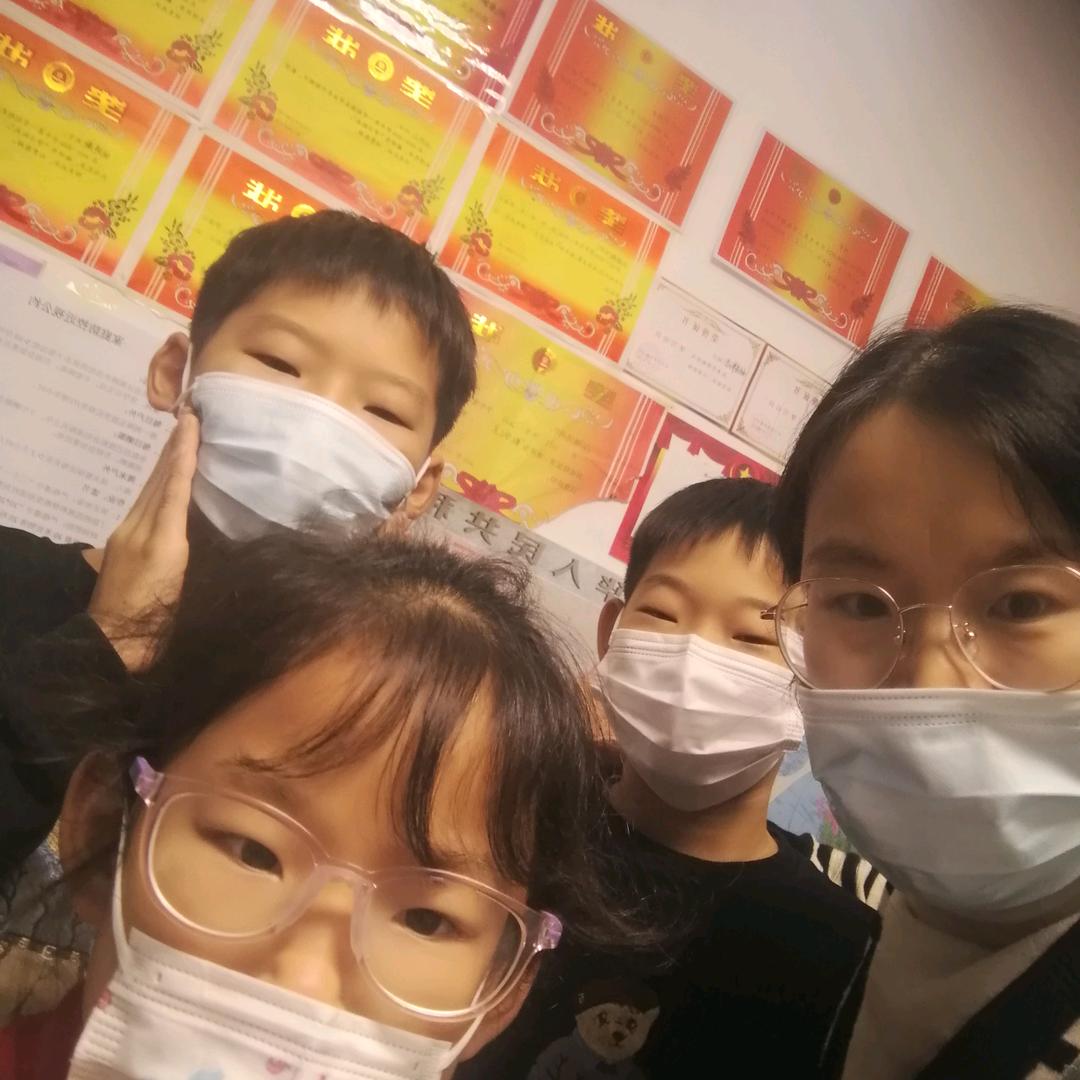 英子和三娃的日常