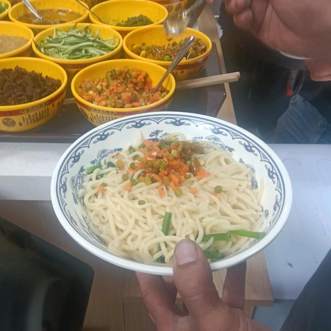 特色乚临汾豆面抿尖王，