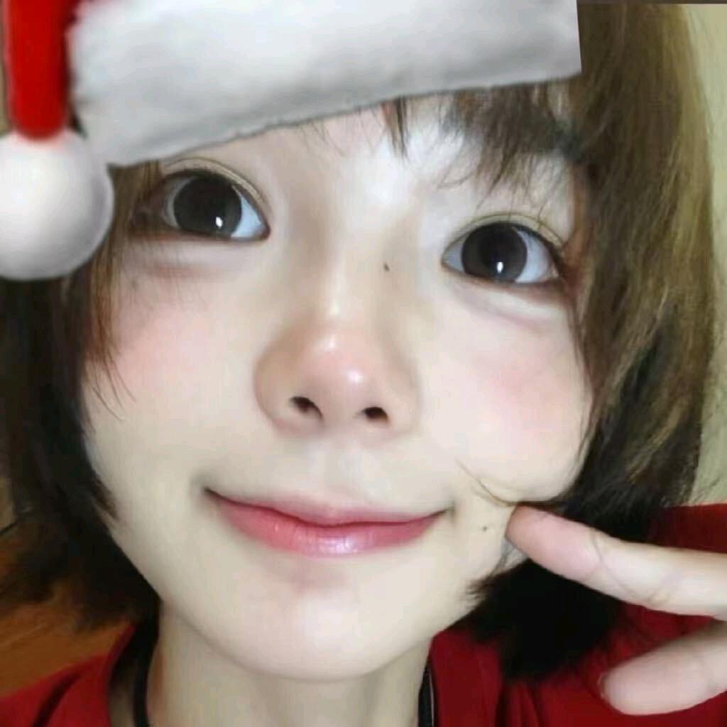 娇羞俏寡妇在公交车上被98个帅哥轮流让座