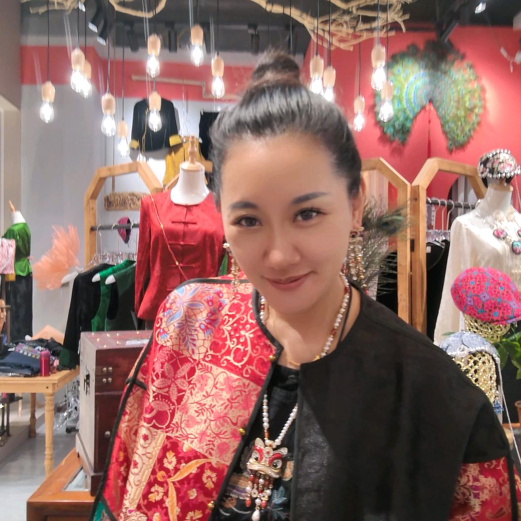 西双版纳玉家人非遗傣装呈现店