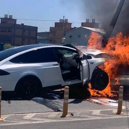 重庆事故车～车坚强