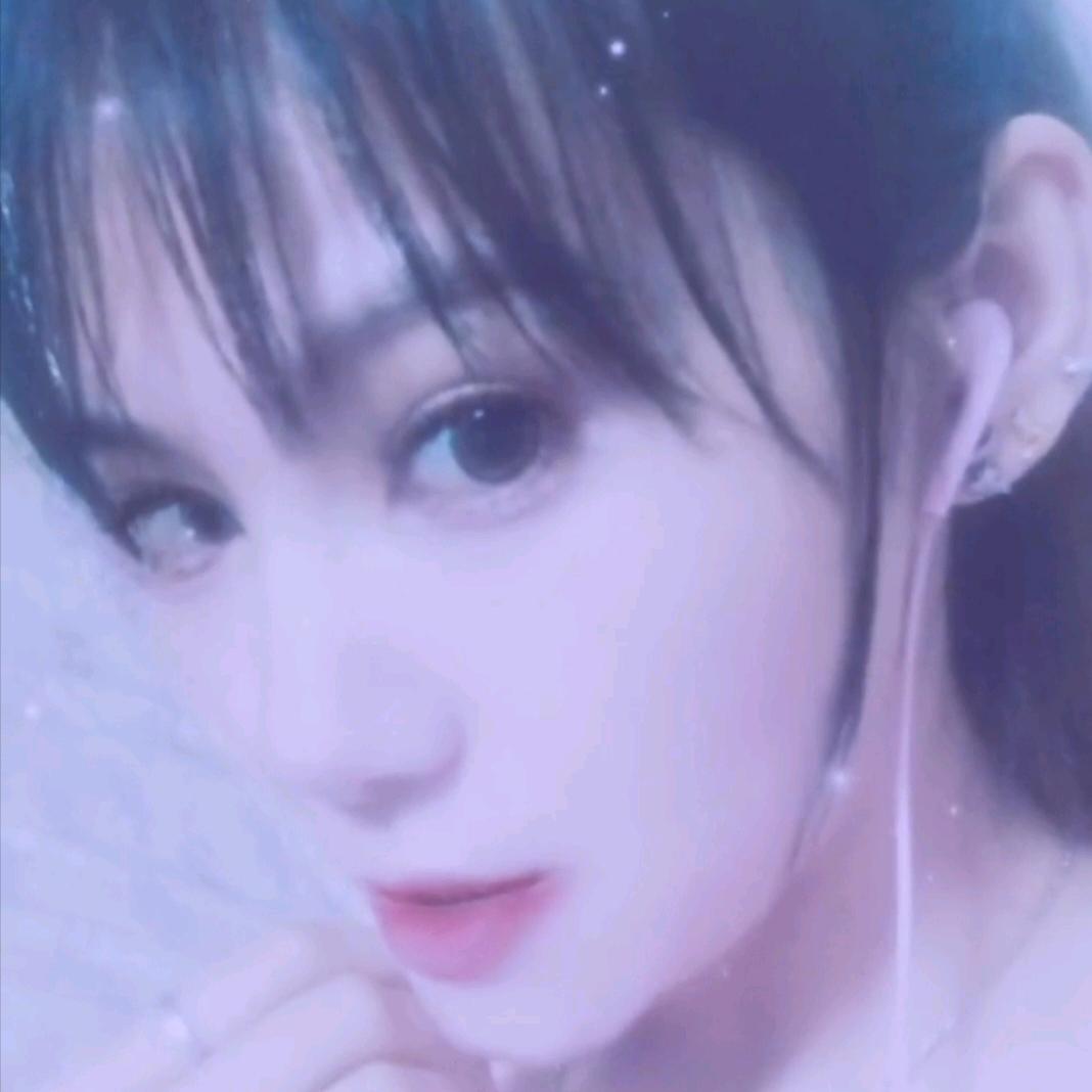 空港里的猫姐少女