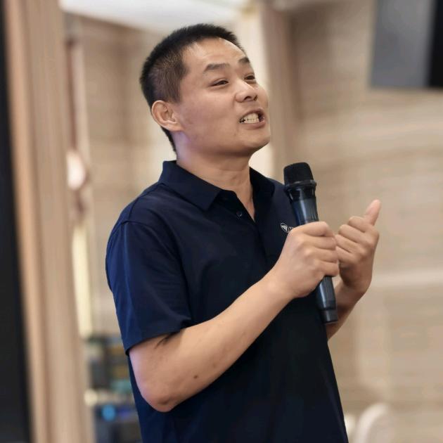 小马哥爱跑步の欧曼重卡馆