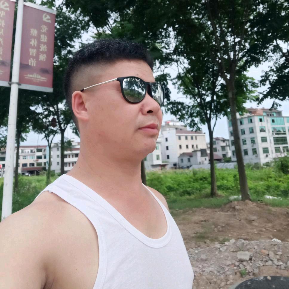 容易记住你。李兴平