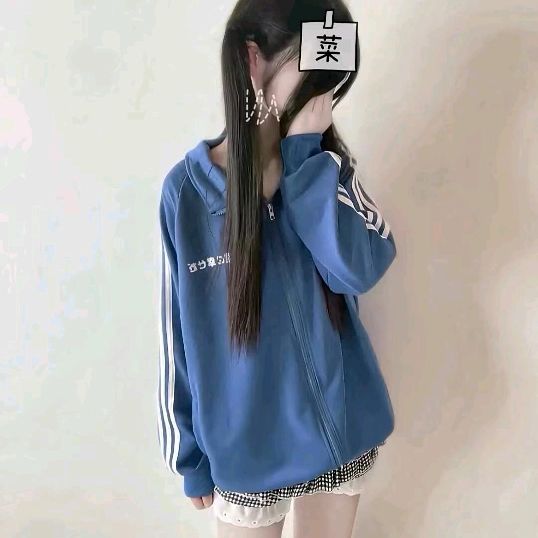 小哭
