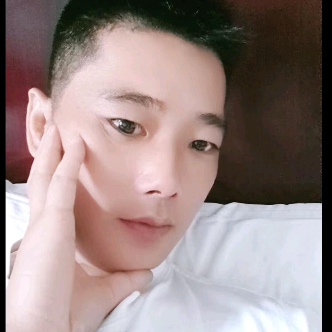 A 呦 V