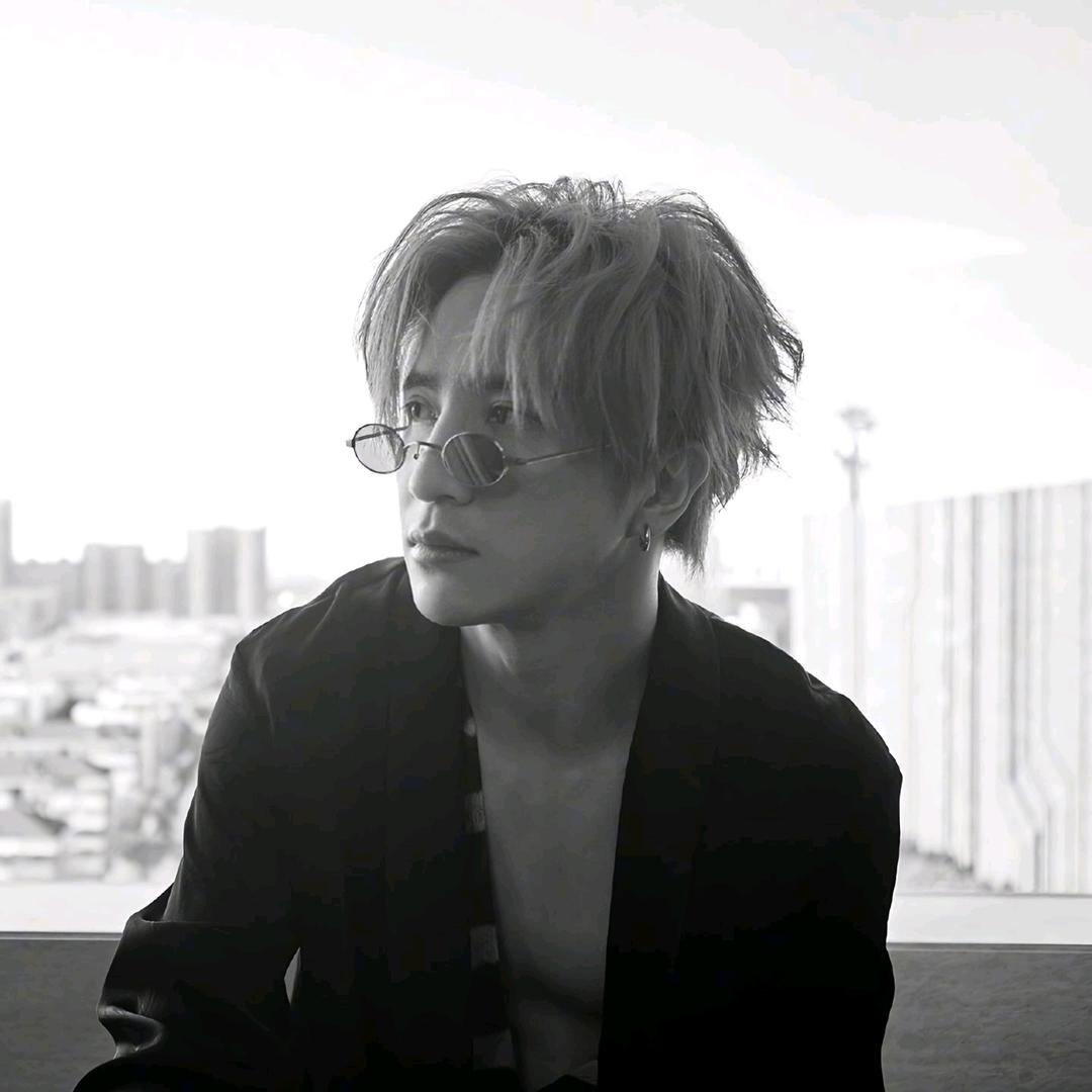 淋雨的笨小孩