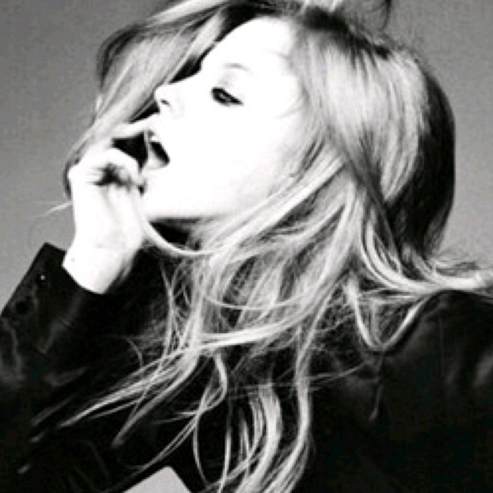 晶  