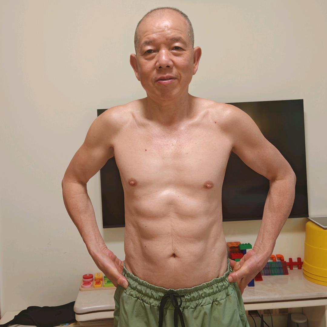 腹肌老罗（69岁）