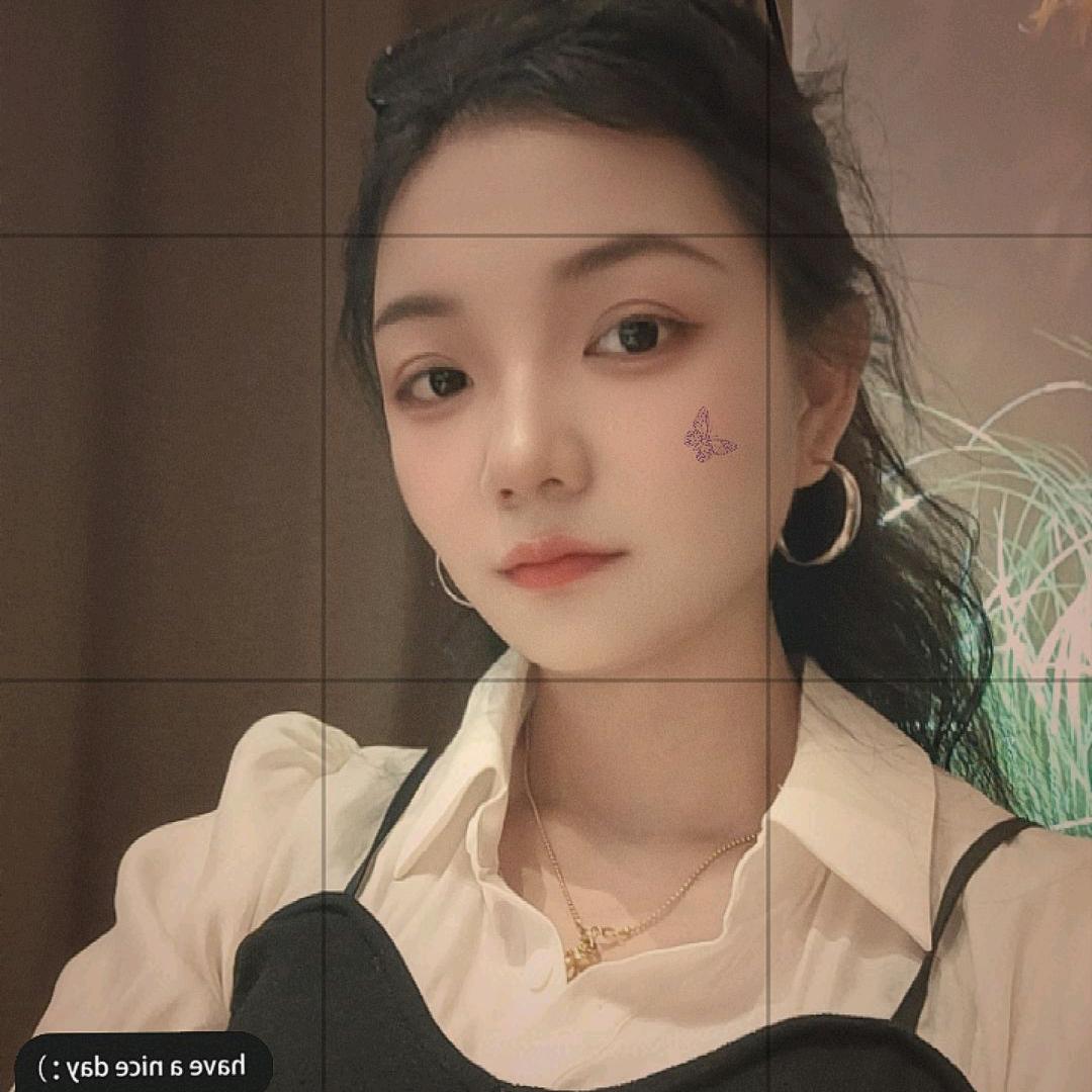 一家美容养生和卖品牌折扣女装于一体的小店