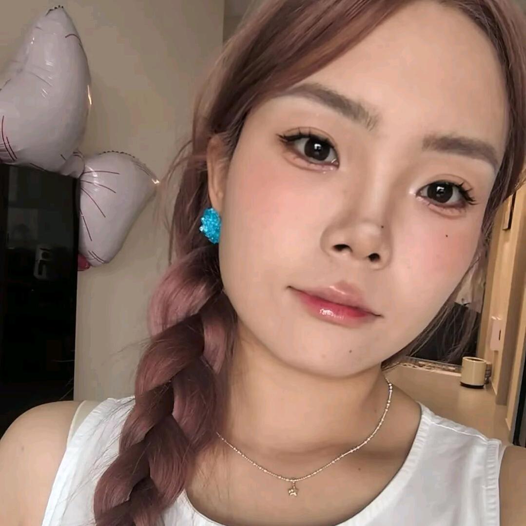 94岁王耳小爱化妆