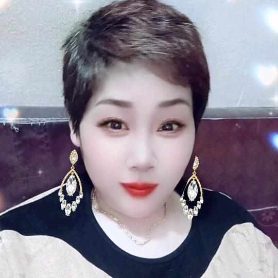 杨凤英