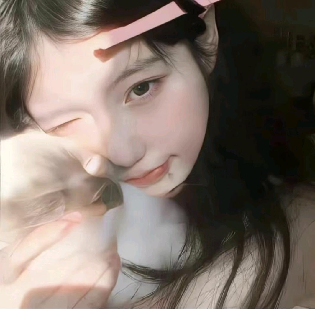 爱啃鸡腿（清雨）