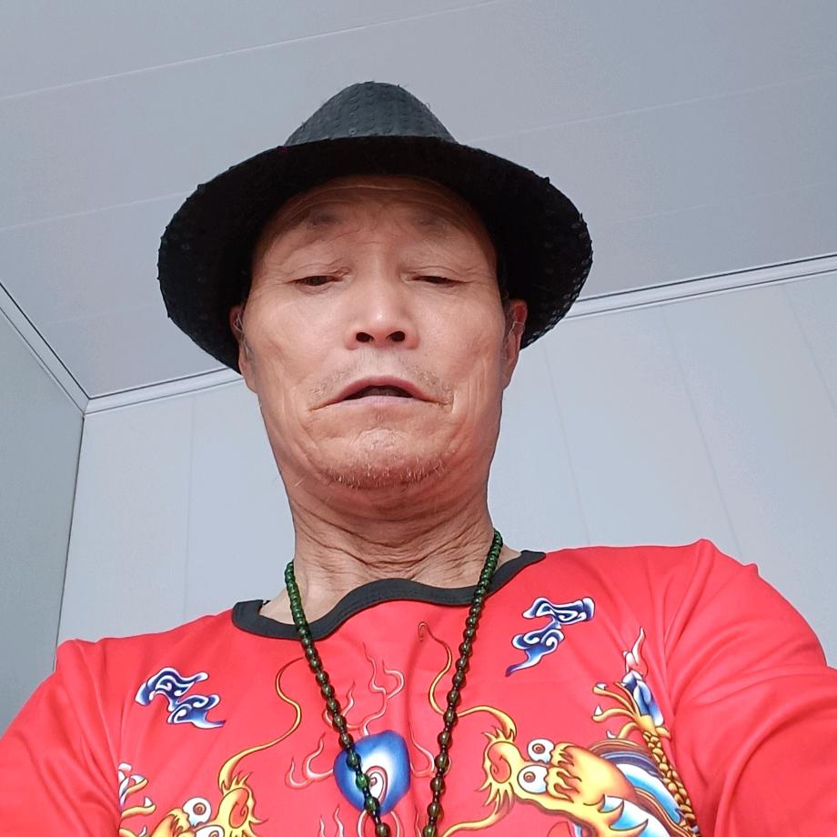 张孝民爱唱歌