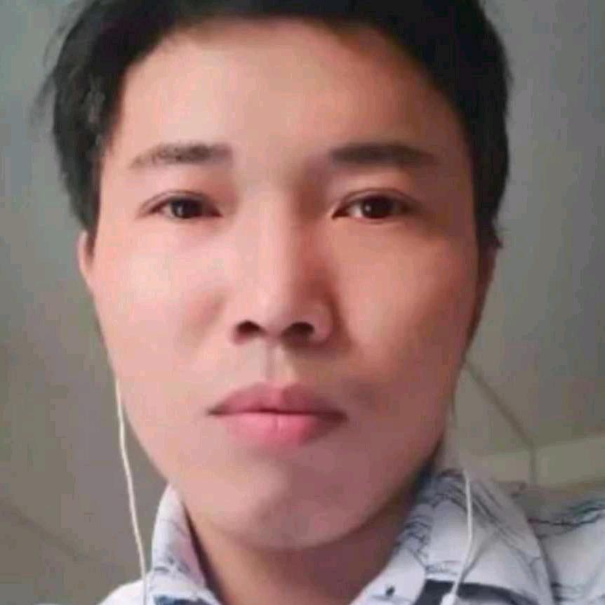 叼着奶瓶逛青楼
