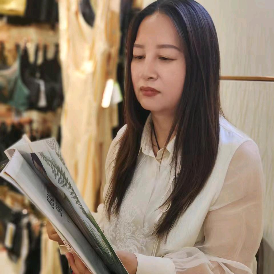 六月玫瑰与俏丹娜