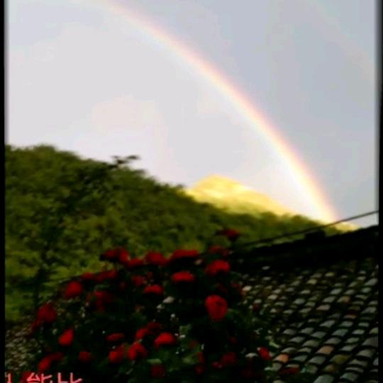 瀑雨过后有彩虹