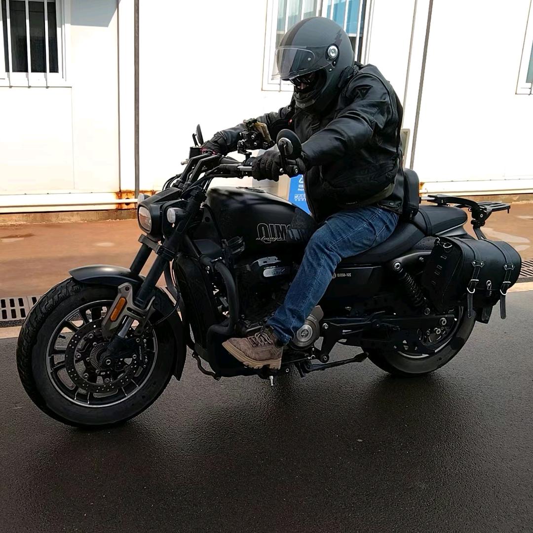 青石板下一只小蝌蚪