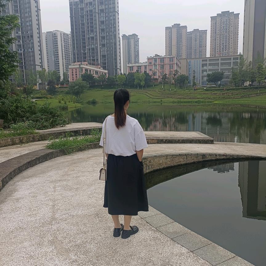 阳光明媚，