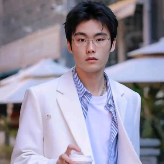 LᎭₑ情歌ꦿ༻҉唯兮