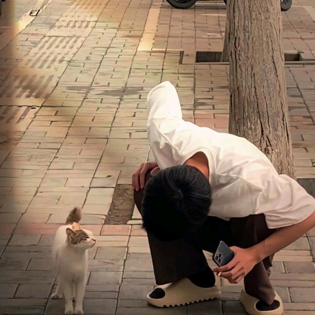 低头.