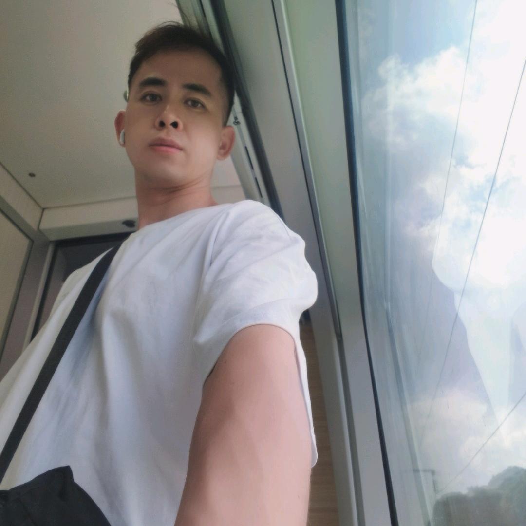 湿了旧街痛了心