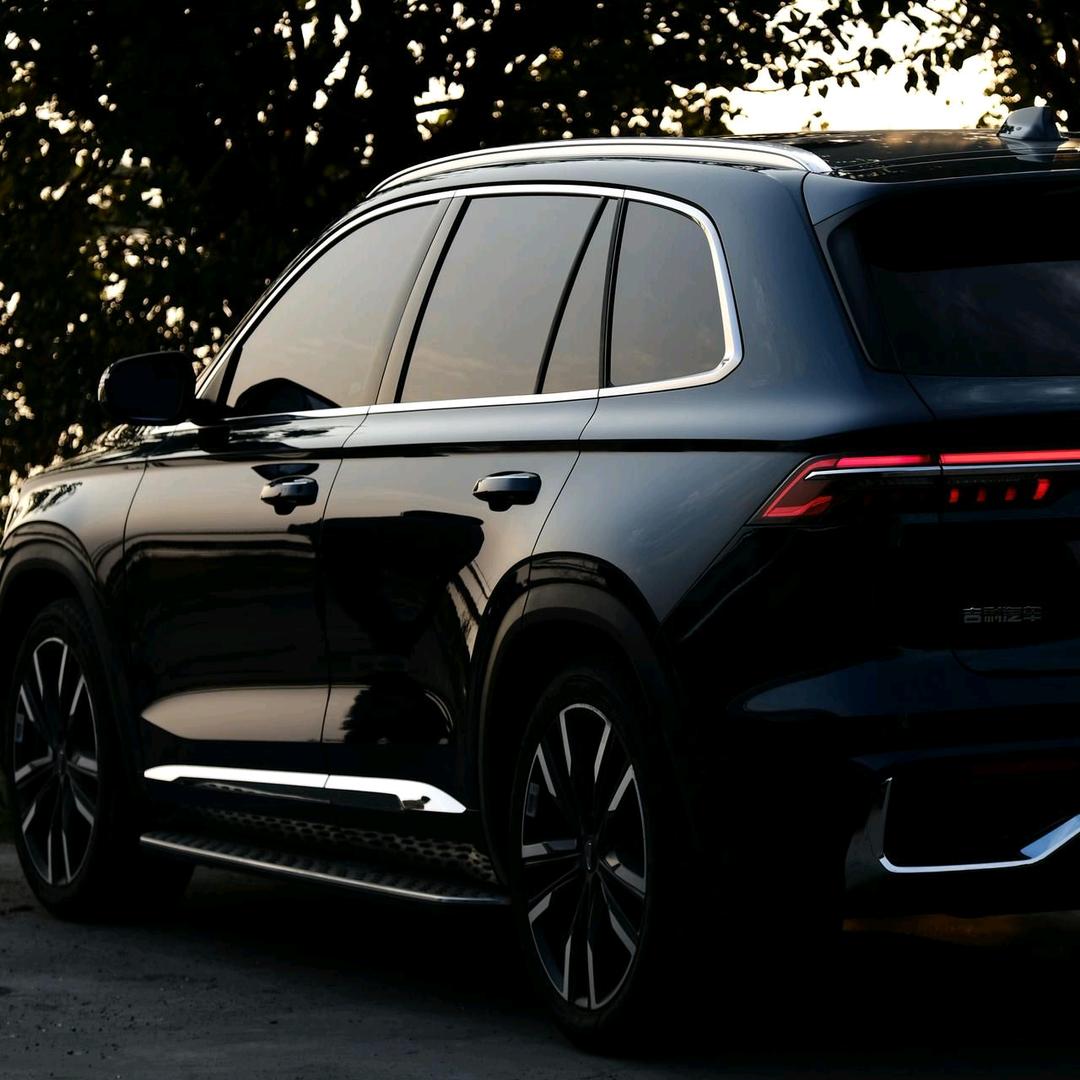 烟在寂寞中点燃