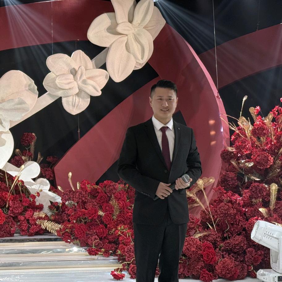 晓   东