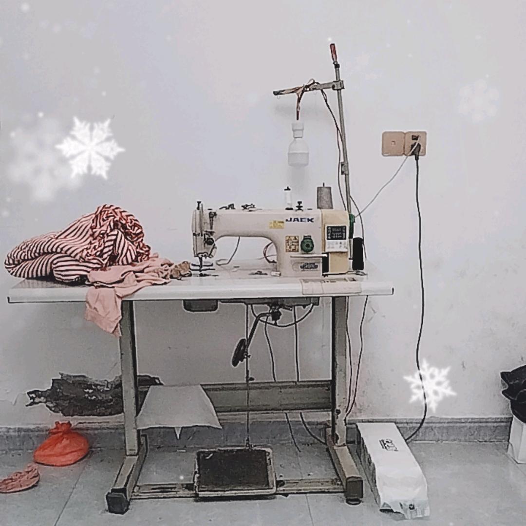 单身红姐，修改衣服，直播7点至8点