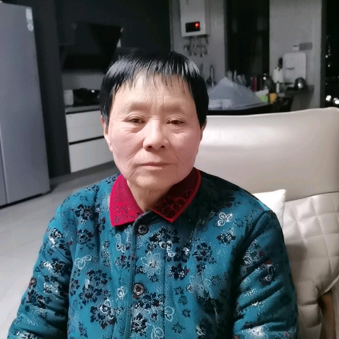 尹秀梅，63岁