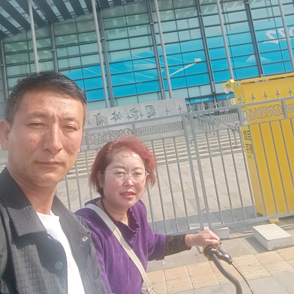 在锡林浩特开蛋糕店的阿维