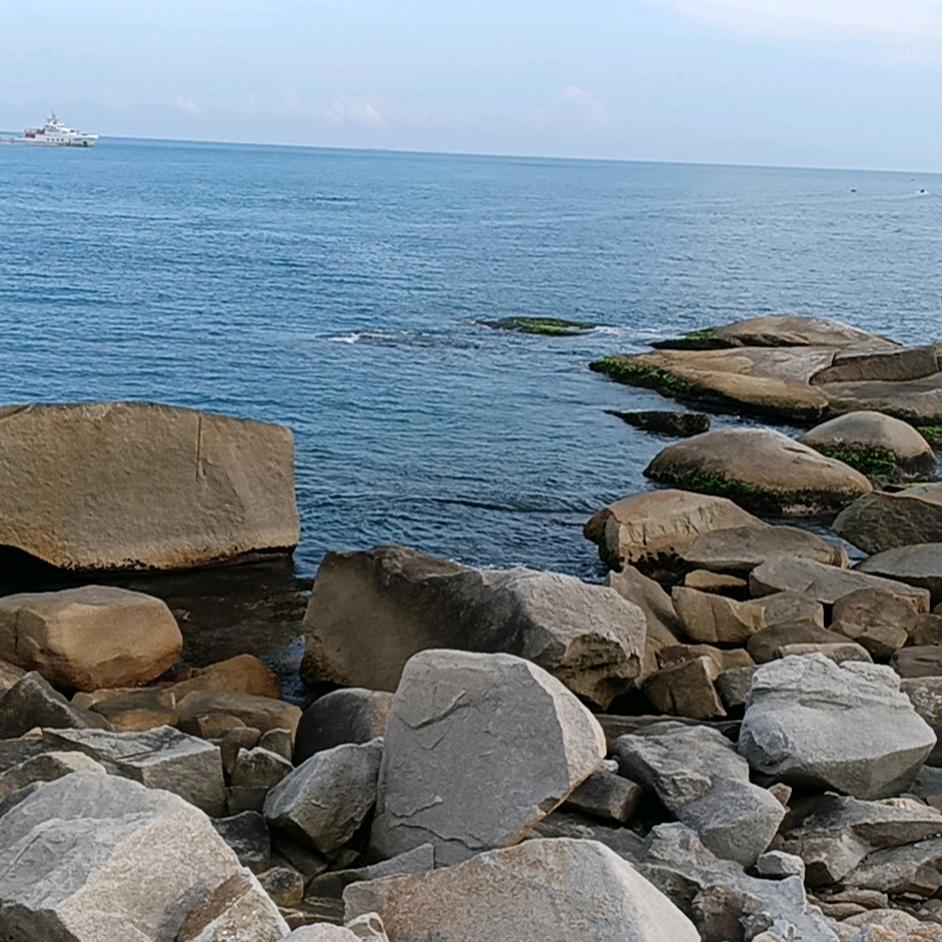 山那边的山，海那边的海