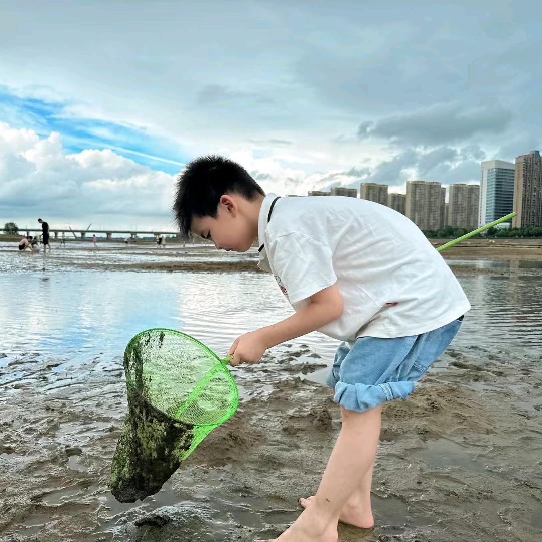 云边有个小卖部