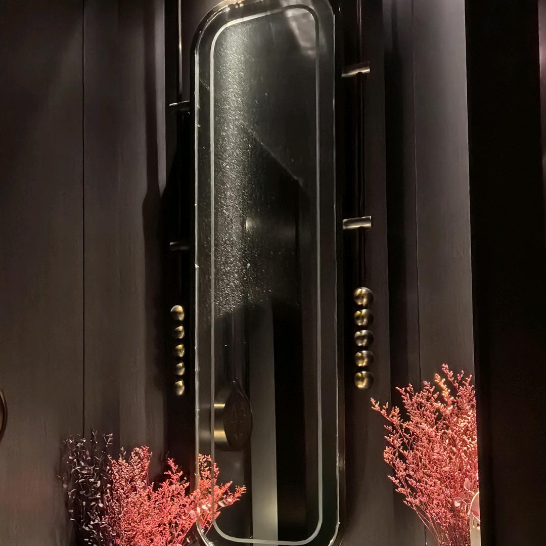 再看我就喝掉你