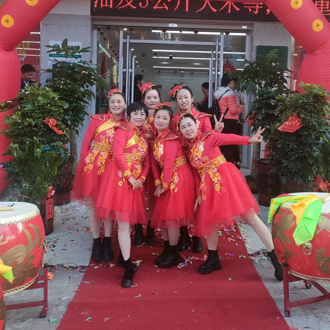 小芳鼓舞队（团长）