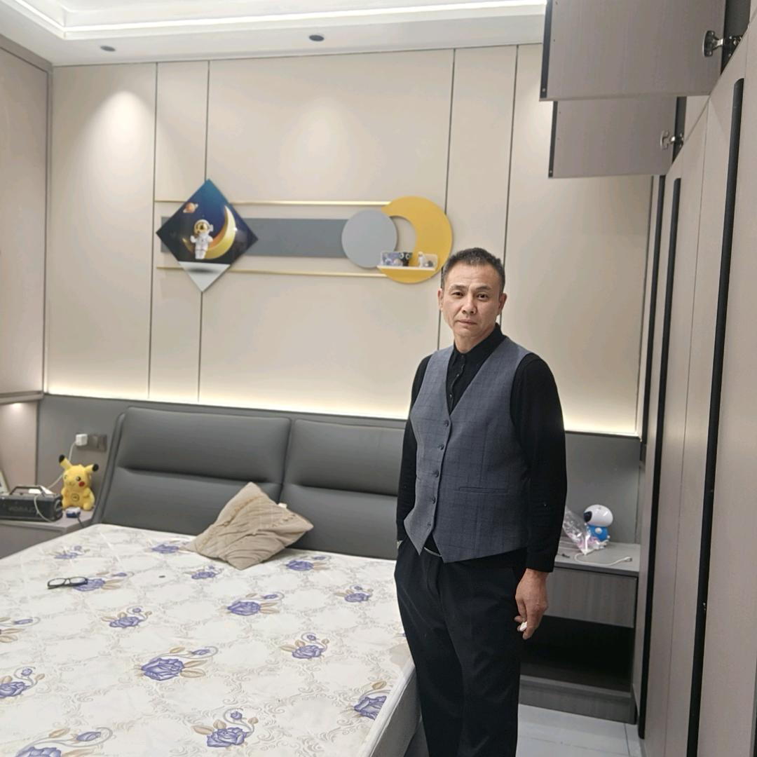 马颈坳的室内装修戴元红，一个人单身多年了