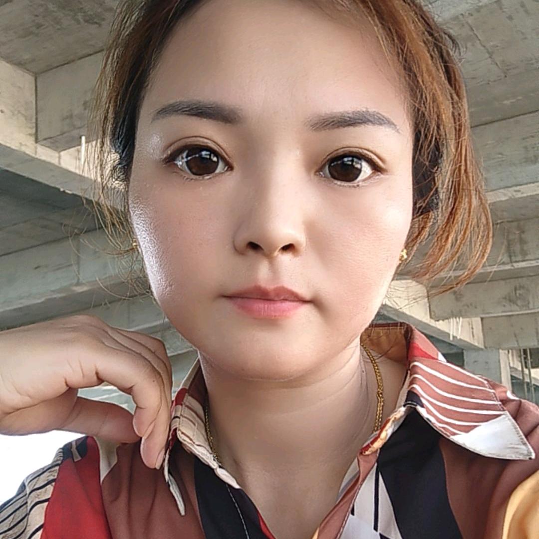 @何一妹